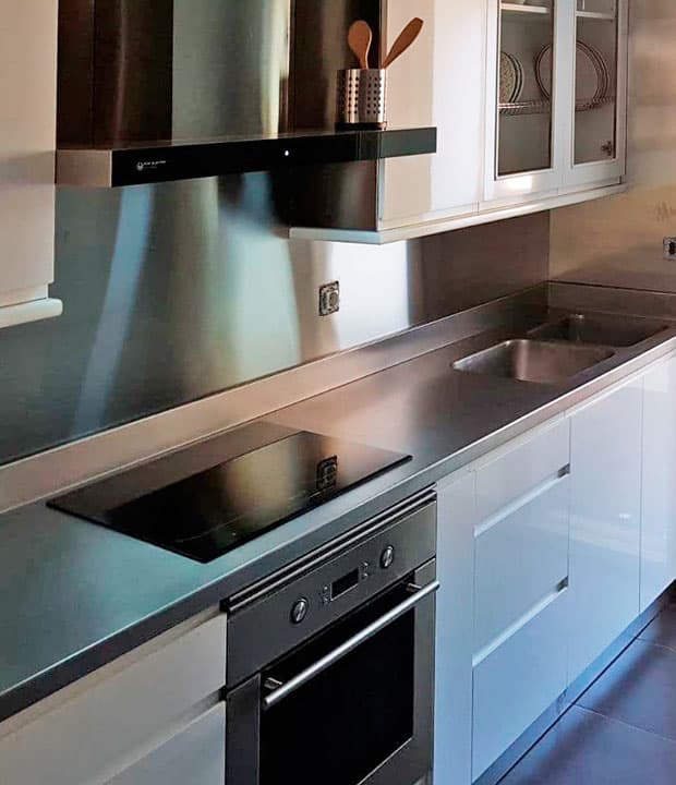 Trabajos de decoración en acero inoxidable en Pontevedra