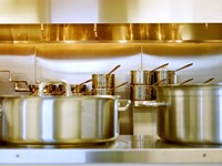 ¿Por qué el mobiliario de una cocina industrial debe ser de inox?